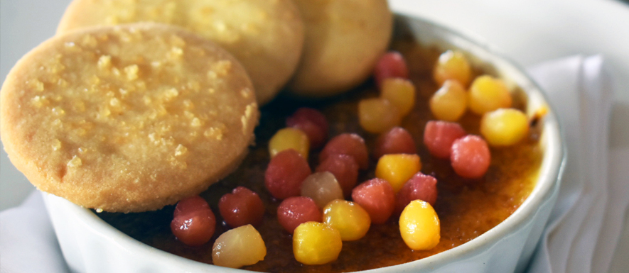 Crème brûlée with shortbread cookies and fresh fruit
